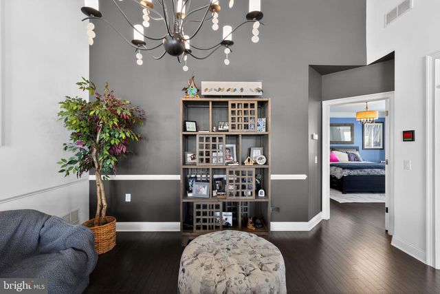 284 WILLOW DR, Newtown, PA 18940