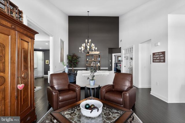 284 WILLOW DR, Newtown, PA 18940