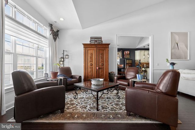 284 WILLOW DR, Newtown, PA 18940