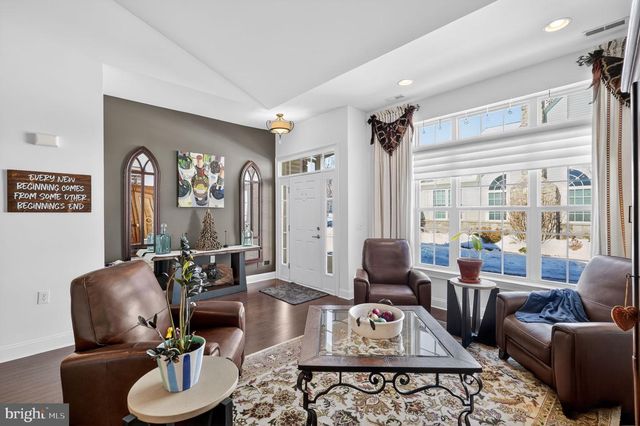 284 WILLOW DR, Newtown, PA 18940