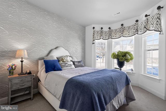 284 WILLOW DR, Newtown, PA 18940