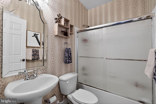 284 WILLOW DR, Newtown, PA 18940