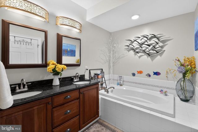 284 WILLOW DR, Newtown, PA 18940