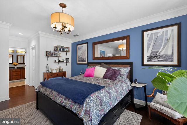 284 WILLOW DR, Newtown, PA 18940