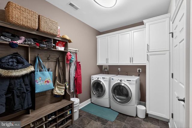 284 WILLOW DR, Newtown, PA 18940