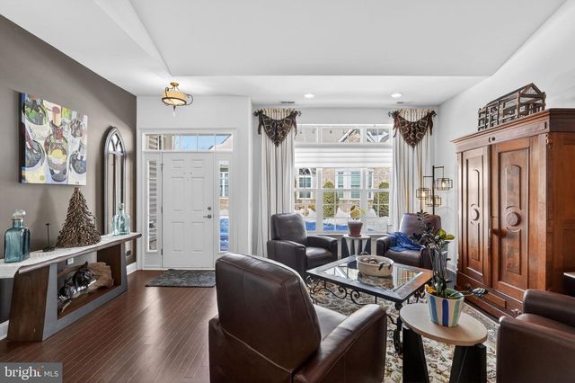 284 WILLOW DR, Newtown, PA 18940