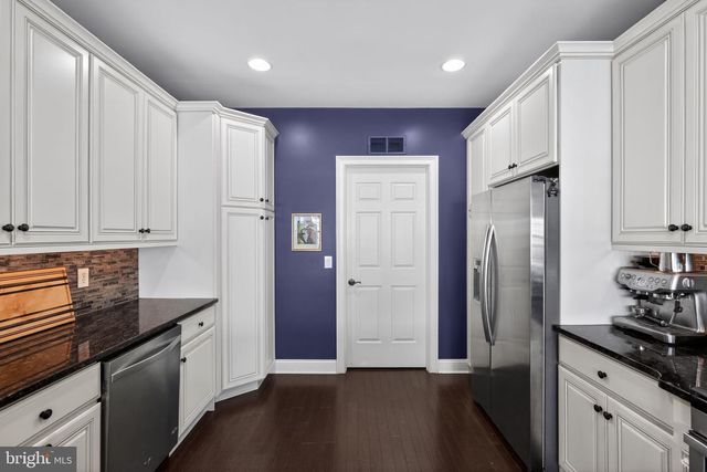 284 WILLOW DR, Newtown, PA 18940