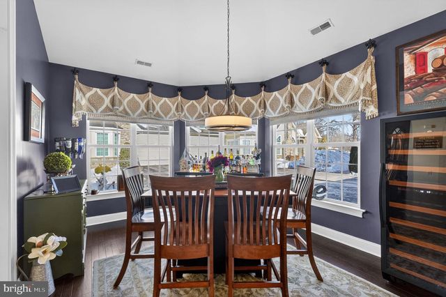 284 WILLOW DR, Newtown, PA 18940