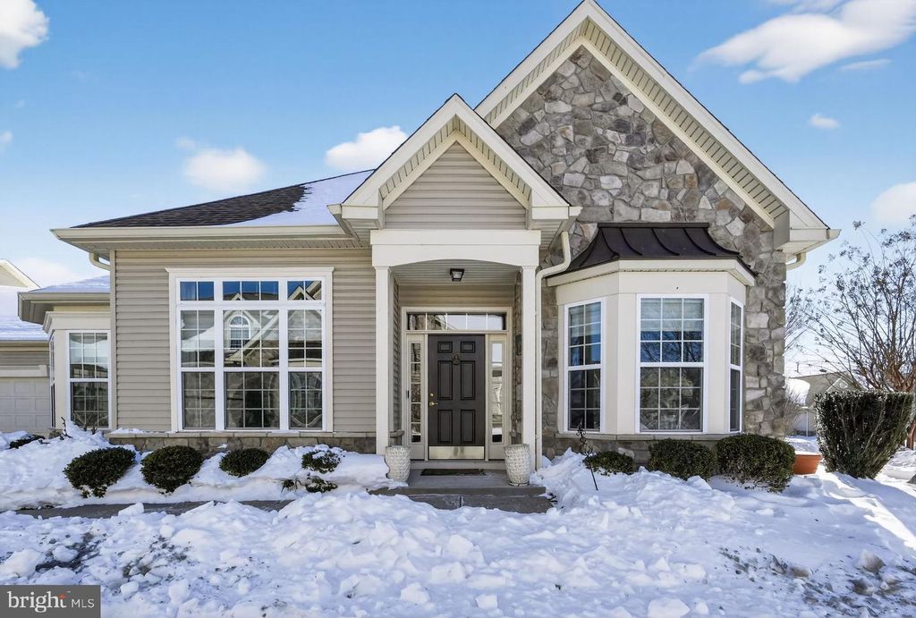 284 WILLOW DR, Newtown, PA 18940