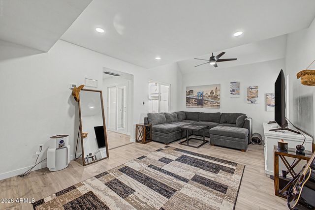 1342 W EMERALD Avenue 224, Mesa, AZ 85202