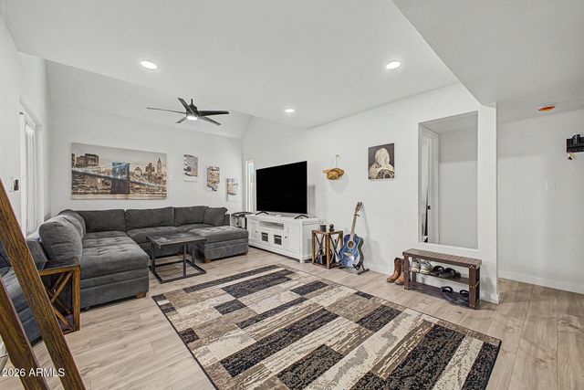 1342 W EMERALD Avenue 224, Mesa, AZ 85202