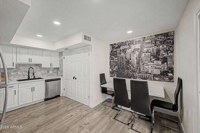1342 W EMERALD Avenue 224, Mesa, AZ 85202