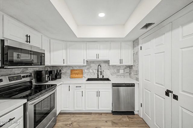 1342 W EMERALD Avenue 224, Mesa, AZ 85202