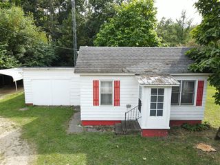 523 White Oak Road, Lawton, MI 49065