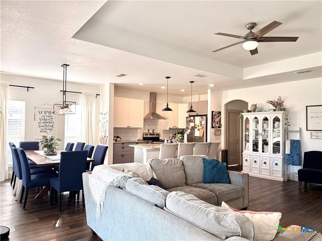 2002 Yellow Rose Way, Gonzales, TX 78629