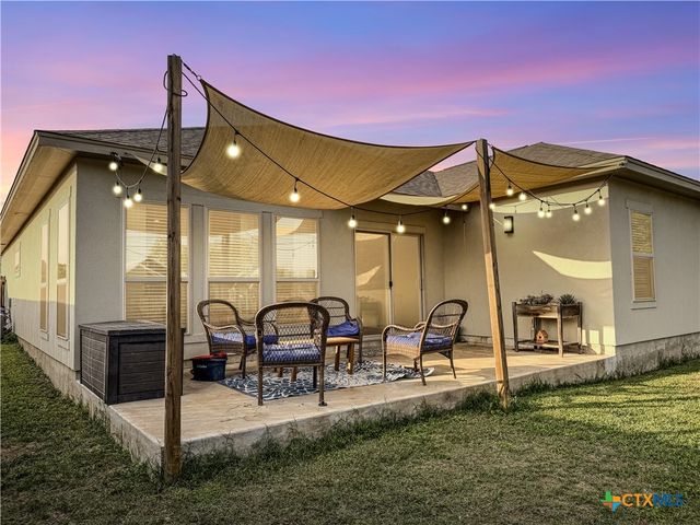 2002 Yellow Rose Way, Gonzales, TX 78629