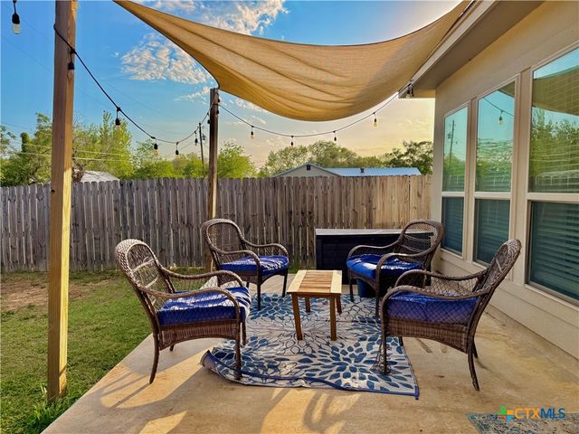 2002 Yellow Rose Way, Gonzales, TX 78629