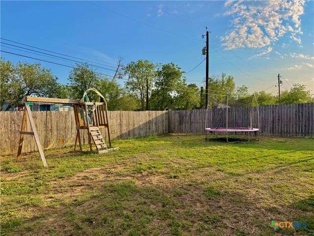2002 Yellow Rose Way, Gonzales, TX 78629