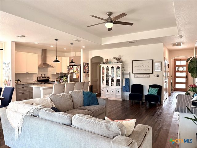 2002 Yellow Rose Way, Gonzales, TX 78629
