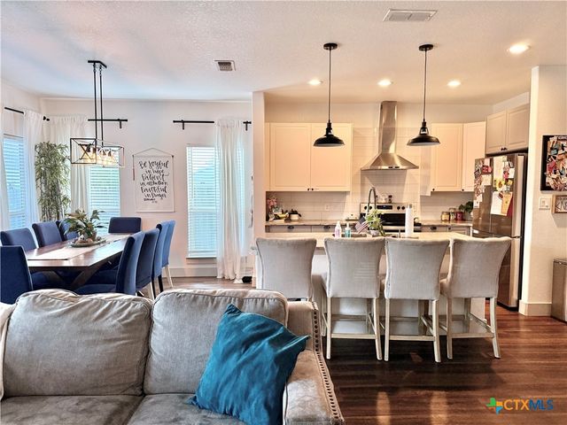 2002 Yellow Rose Way, Gonzales, TX 78629