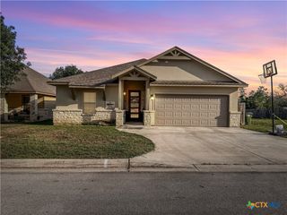 2002 Yellow Rose Way, Gonzales, TX 78629
