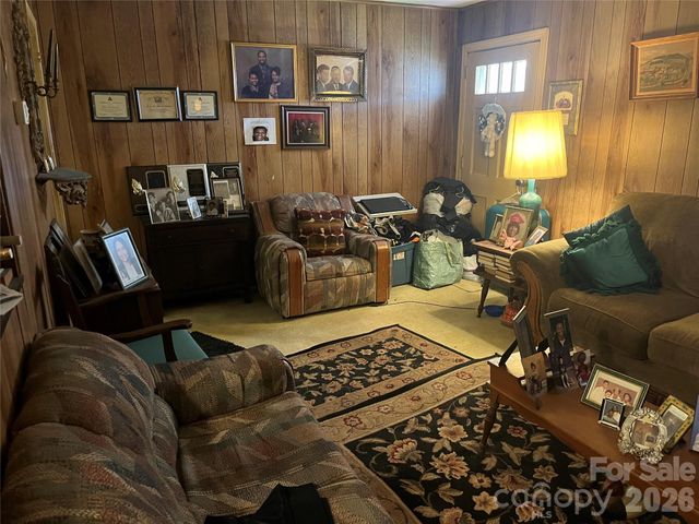 2618 Roslyn Avenue, Charlotte, NC 28208