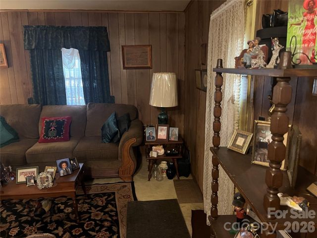 2618 Roslyn Avenue, Charlotte, NC 28208