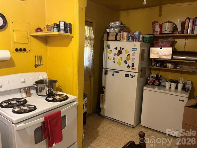 2618 Roslyn Avenue, Charlotte, NC 28208