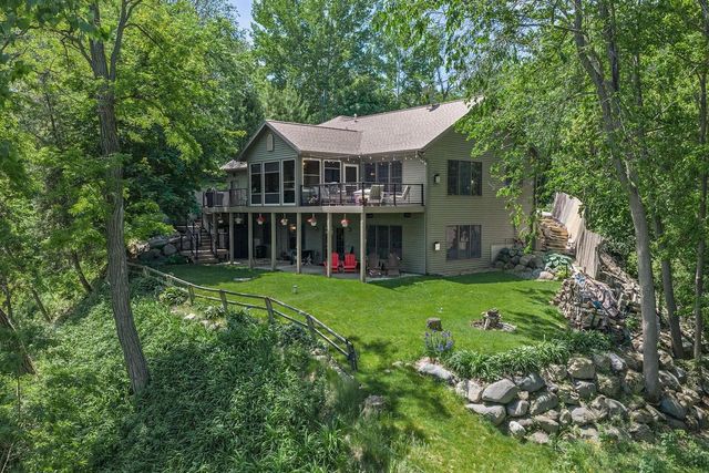 S9194 Dam Heights Road, Prairie Du Sac, WI 53578