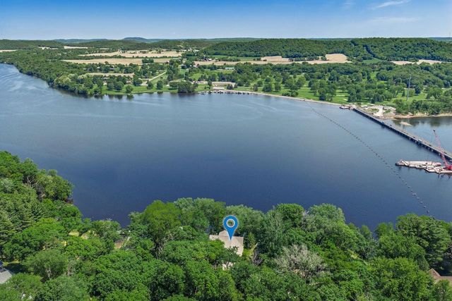 S9194 Dam Heights Road, Prairie Du Sac, WI 53578