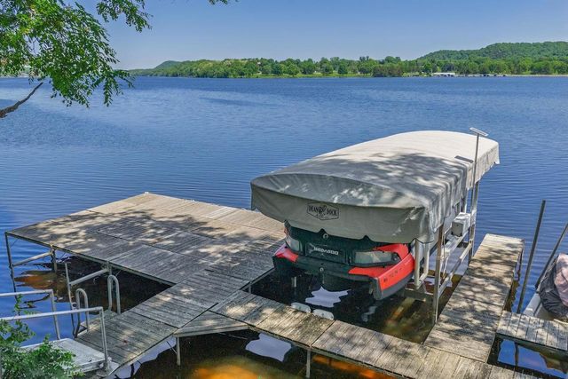 S9194 Dam Heights Road, Prairie Du Sac, WI 53578