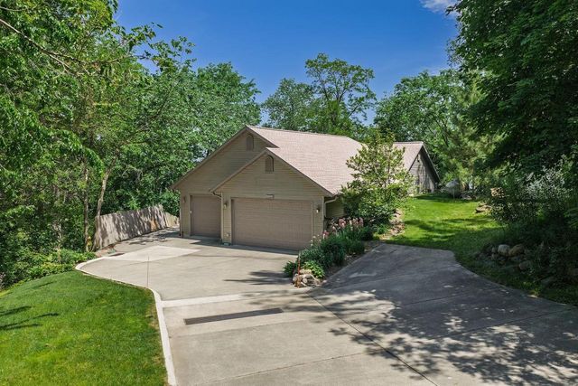 S9194 Dam Heights Road, Prairie Du Sac, WI 53578