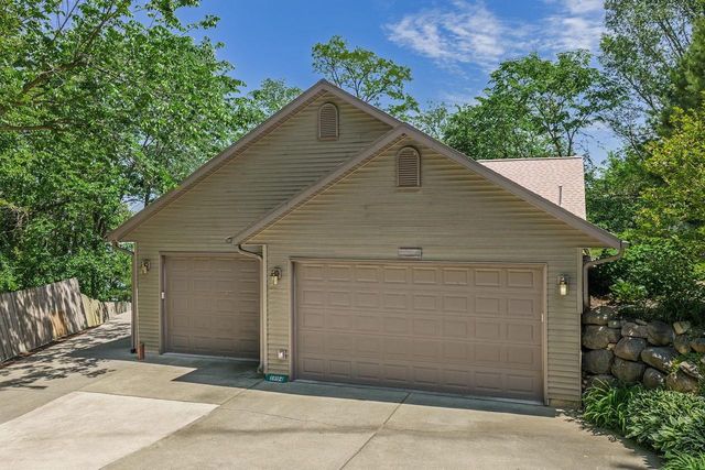 S9194 Dam Heights Road, Prairie Du Sac, WI 53578