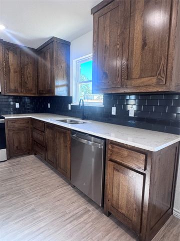 1005 BRADSHAW Court, Springtown, TX 76082