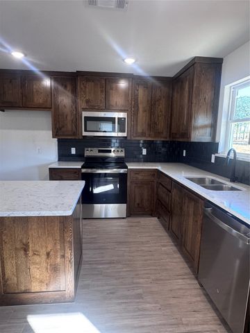 1005 BRADSHAW Court, Springtown, TX 76082