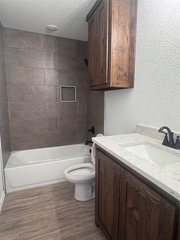 1005 BRADSHAW Court, Springtown, TX 76082