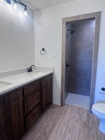 1005 BRADSHAW Court, Springtown, TX 76082