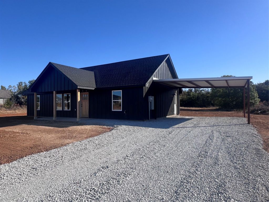 1005 BRADSHAW Court, Springtown, TX 76082