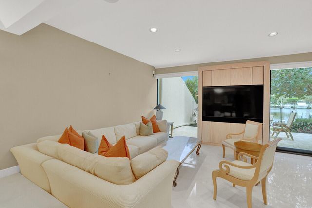 2717 N Ocean Boulevard 2, Boca Raton, FL 33431