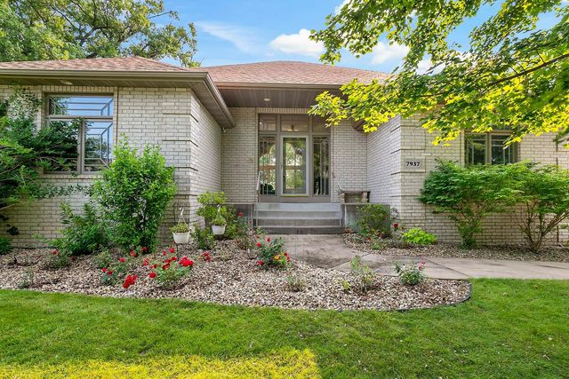 7937 9th Street Court N, Oakdale, MN 55128