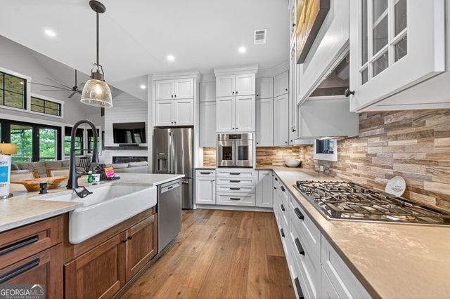 658 Old Toccoa Loop, Mineral Bluff, GA 30559