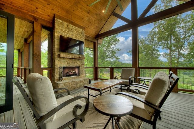 658 Old Toccoa Loop, Mineral Bluff, GA 30559