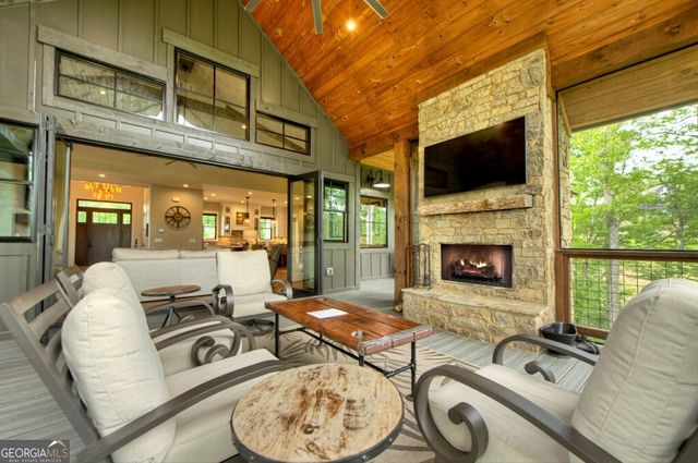 658 Old Toccoa Loop, Mineral Bluff, GA 30559