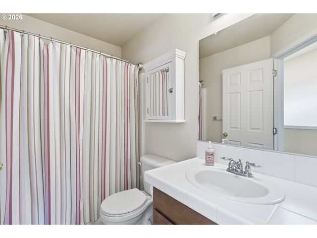 14617 Se THORNAPPLE Ln, Milwaukie, OR 97267
