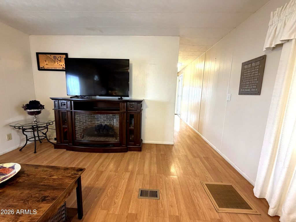 Image 5 of property listing at 351 N MERIDIAN Road 39, Apache Junction, AZ 85120