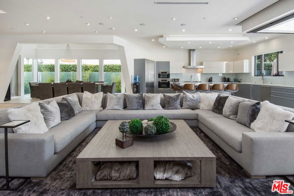429 N Sweetzer Avenue, Los Angeles, CA 90048 — exterior