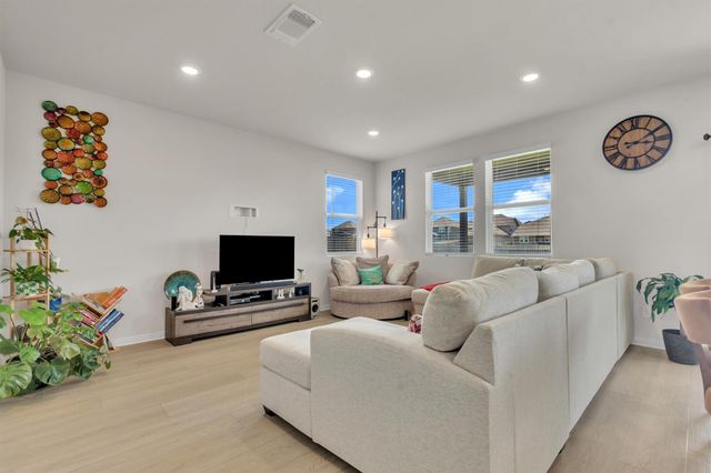 722 Palo Brea LOOP, Hutto, TX 78634