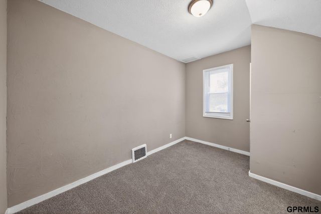 4554 N 16Th Street, Omaha, NE 68110