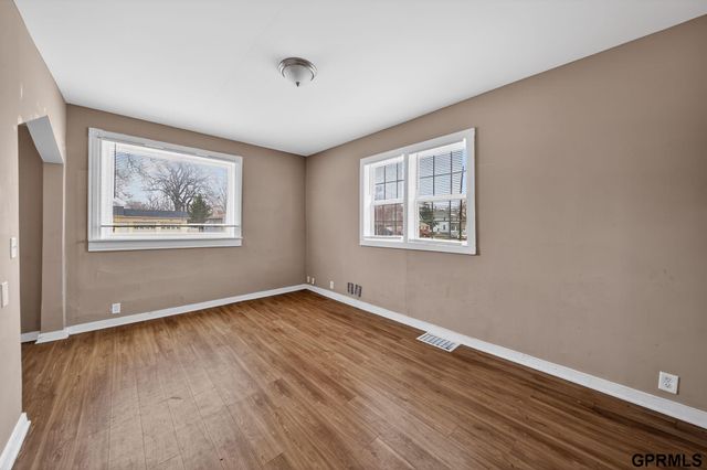 4554 N 16Th Street, Omaha, NE 68110