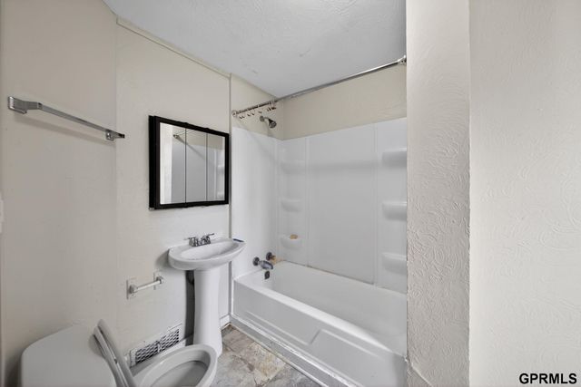 4554 N 16Th Street, Omaha, NE 68110